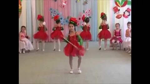 Танец девочки в детском саду видео