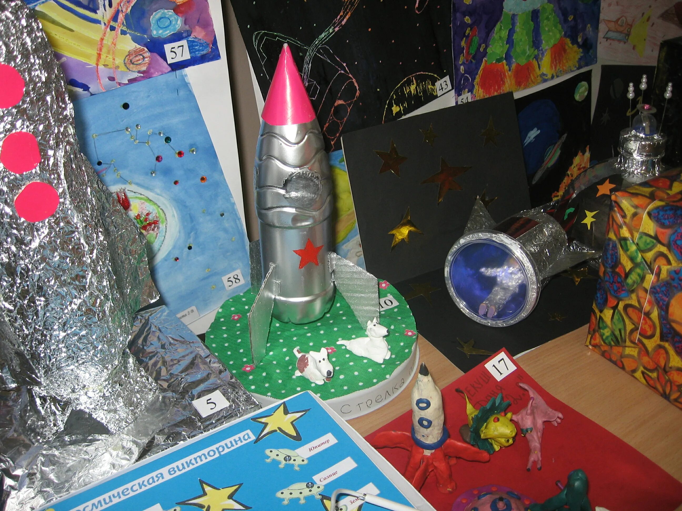 Конкурс поделок день космонавтики в детском саду. Поделка ко Дню космонавтики. Подек а ко Дню космонавтики.