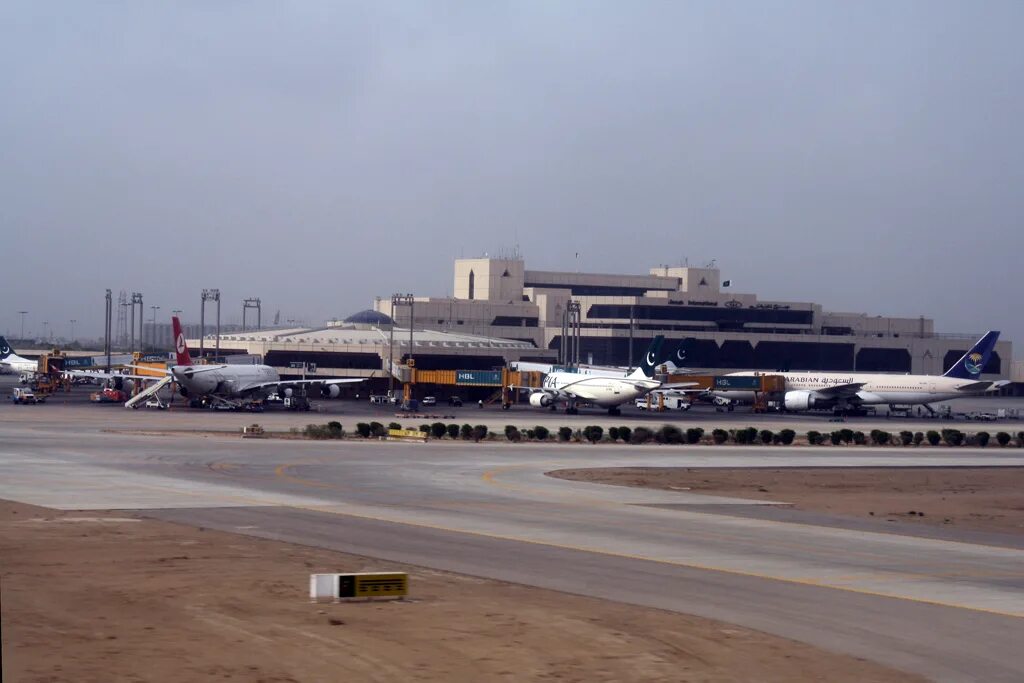 Дома в карачи пакистан. Jinnah international airport. Аэропорт карачи пакистан. Аэропорт коломбо. Пакистан аэропорт международный.
