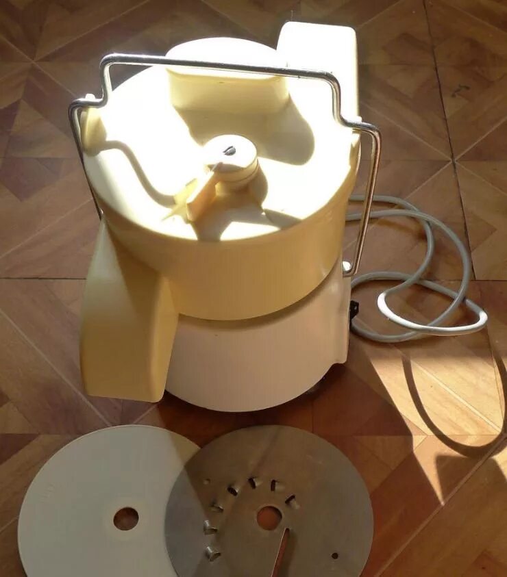 Как собрать советскую соковыжималку. Соковыжималка Росинка 202. Электросоковыжималка Росинка. СВСП 202 Росинка. Соковыжималка СВСП 202