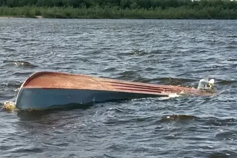 Лодка перевернулась