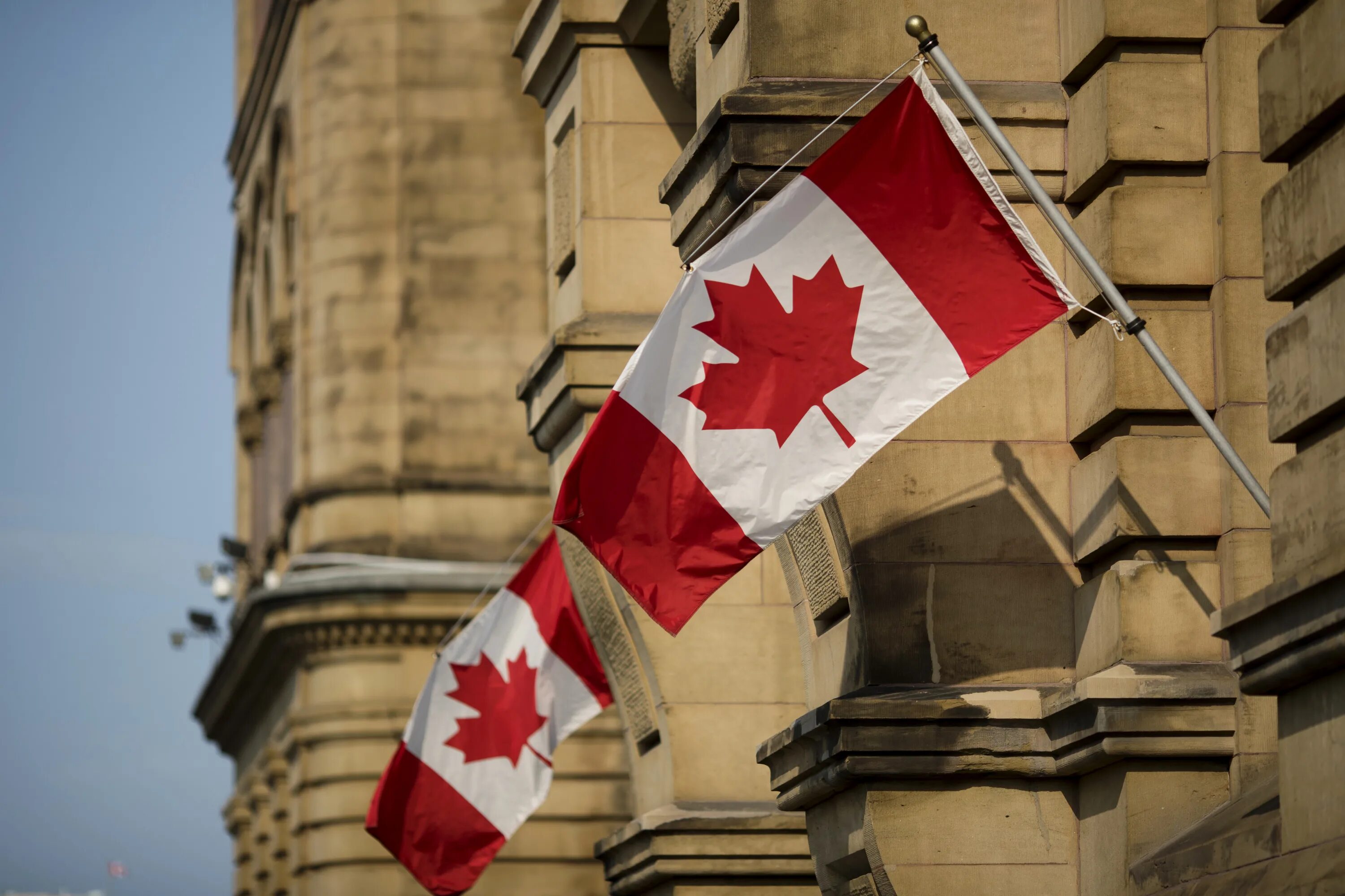 Th страна. Флаг Канада. Канада флаг для презентации. Canadian Flag on building. Buildings with Canadian Flag on it.