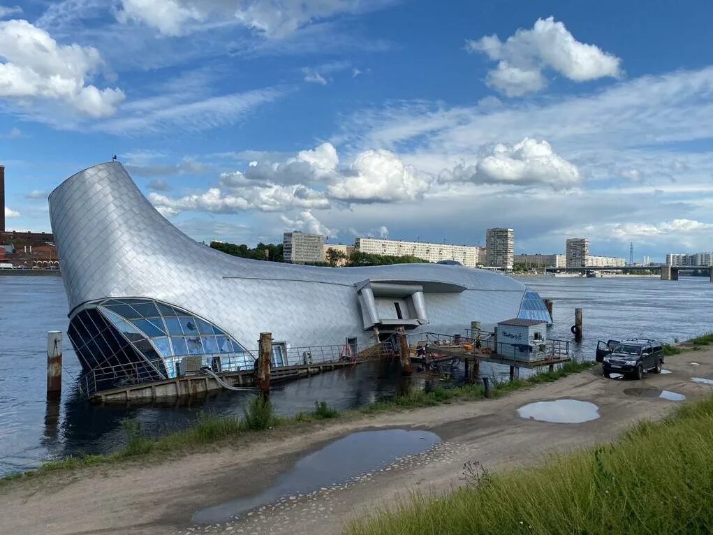 Плавучий ресторан в санкт-петербурге кит. Ресторан-дебаркадер «серебряный кит». Ресторан кит. Ресторан серебряный кит спб. Ресторан кит.