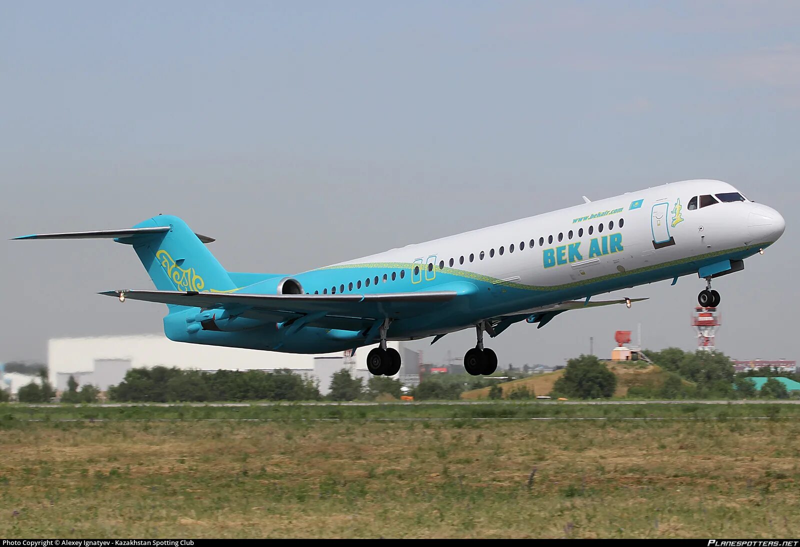 Купить самолет в казахстане. Bek Air 2100. Самолет Казахстан. Казахстанские авиакомпании. Самолет РК-И.