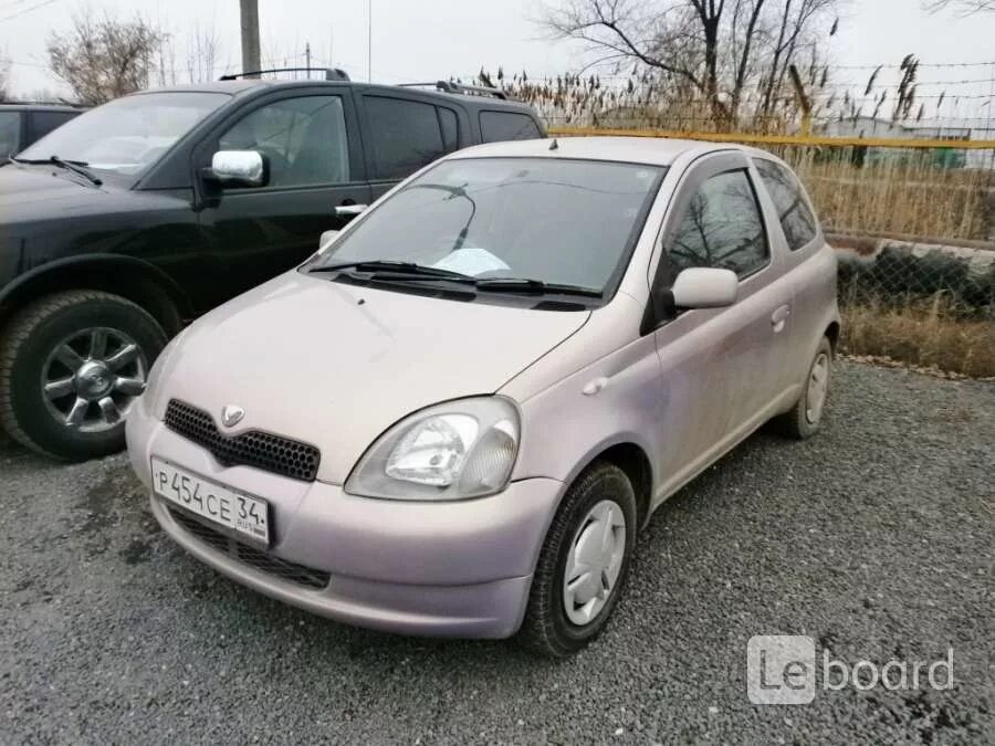 Купить витц в красноярске. Тойота Витц купе 2001. Тойота Витц 2000 года купе. Toyota Vitz купе. Тойота Витц купе белый.