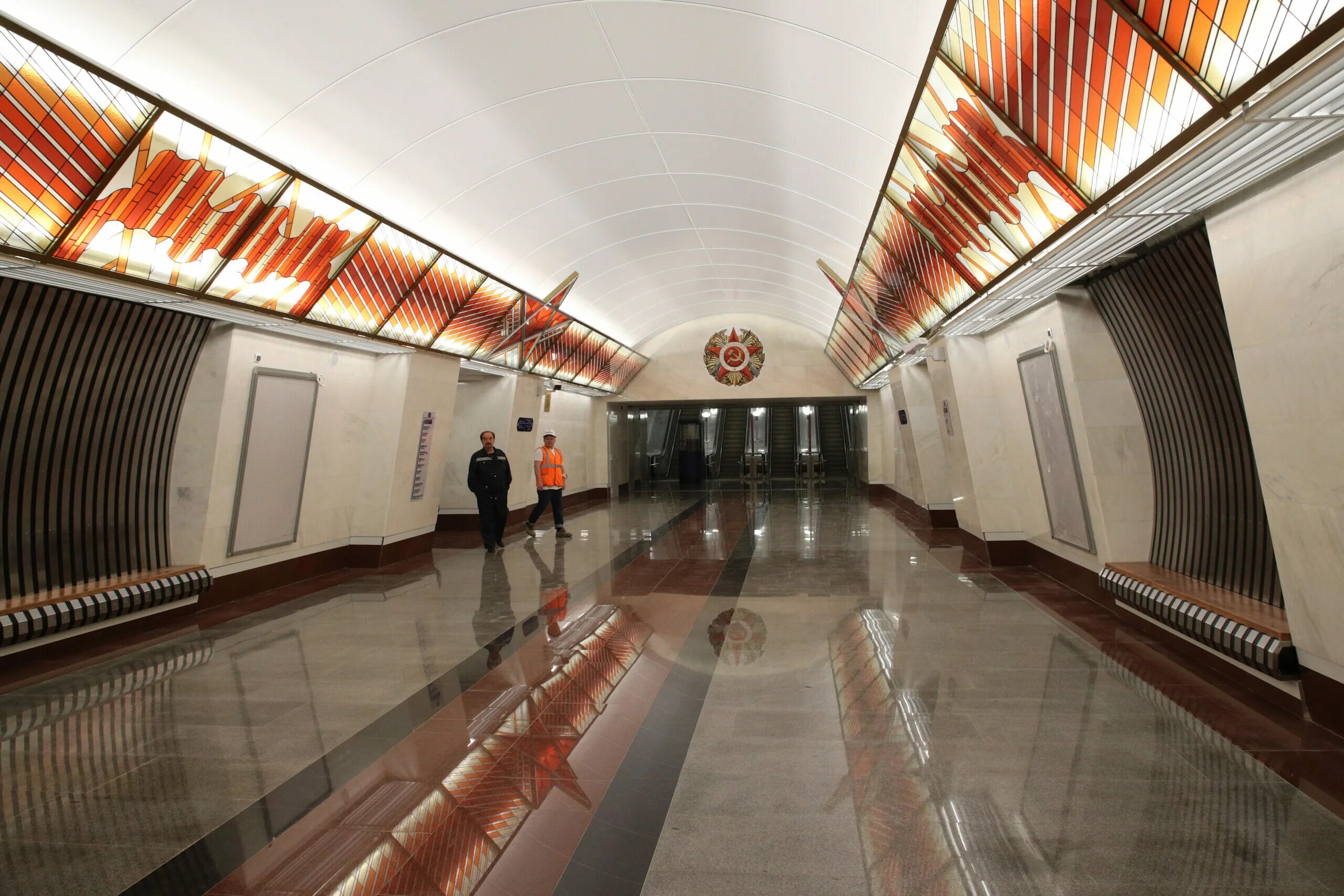 Метро улети. Станция метро проспект славы. станция метро проспект славы в санкт-петербурге. проспект славы метро. станция проспект славы спб.