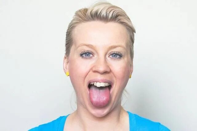 Галь гадот высунула язык. Тейлор свифт mouth open. Открыла рот от удивления. Женщина с открытым ртом. Женщина открыла рот.