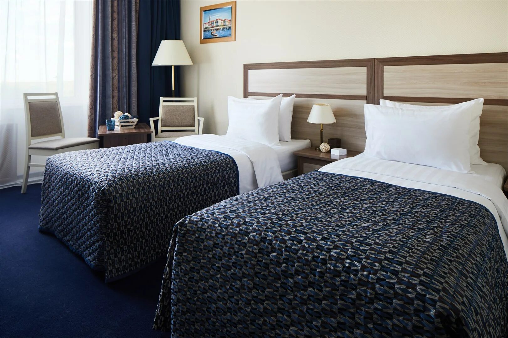 Дельта измайлово 4*. Standard twin room. Британский стандарт гостиниц. Комната твин бедс. Regal pacific hotel.