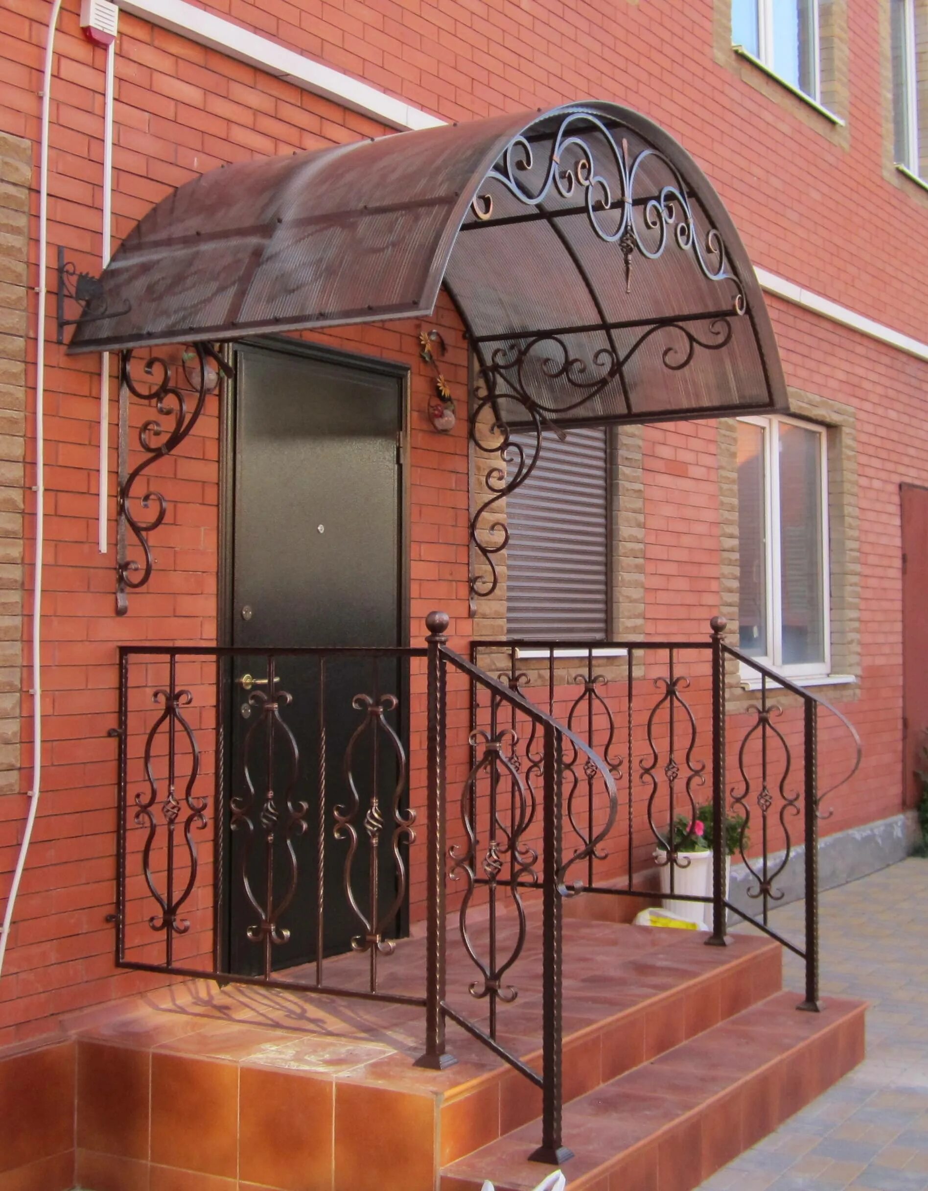 Крыльцо с навесом. Навес для крыльца из металла. Навес над крыльцом. Навес для крыльца из металла. Навес для крыльца из металла.