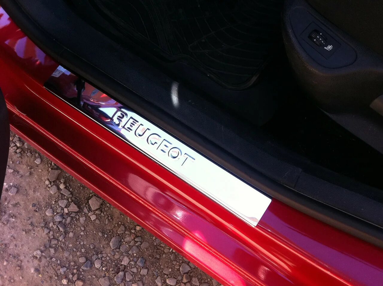 Накладки на пежо 408 педали коробка автомат. Наклейки на пороги peugeot 4007. Накладки на педали пежо тревеллер артикул. Накладки пежо 408. Накладки на пороги peugeot 4007.