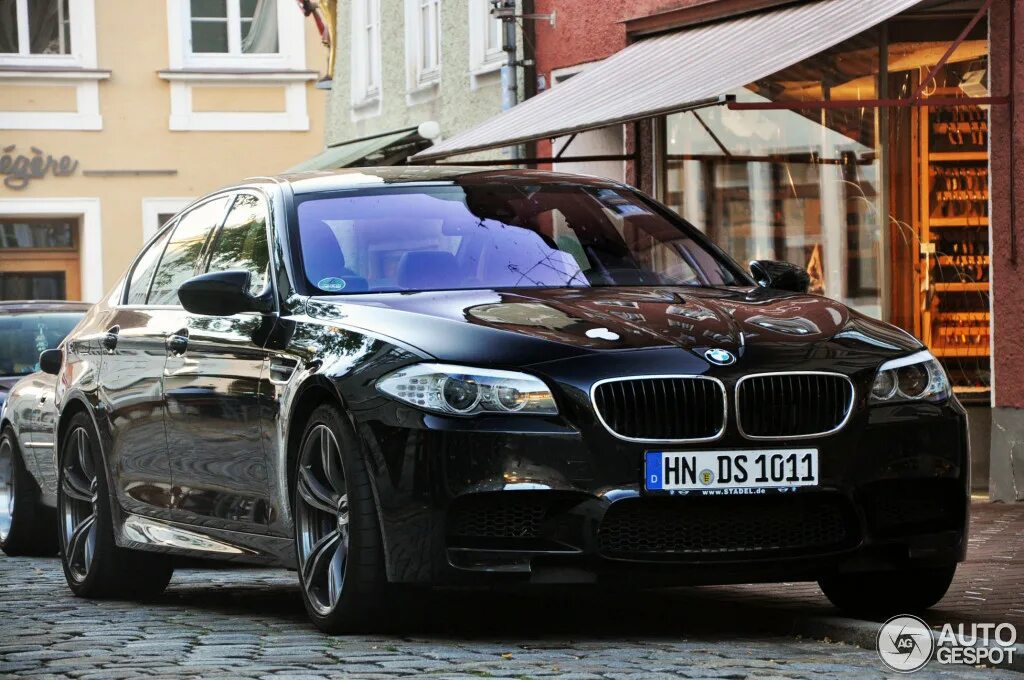 айфон в руке. я хочу новый телефон. маленький айфончик. айфончик 4. песня новый айфончик и еще квартиру.