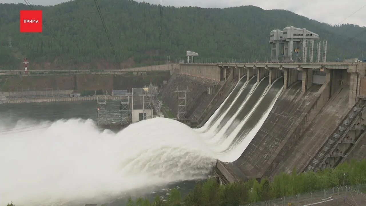 Скинули установка. Красноярская ГЭС водосброс. ГЭС Красноярская 2006. Красноярск ГЭС сброс воды 2021. ГЭС 2021 Красноярск сброс.