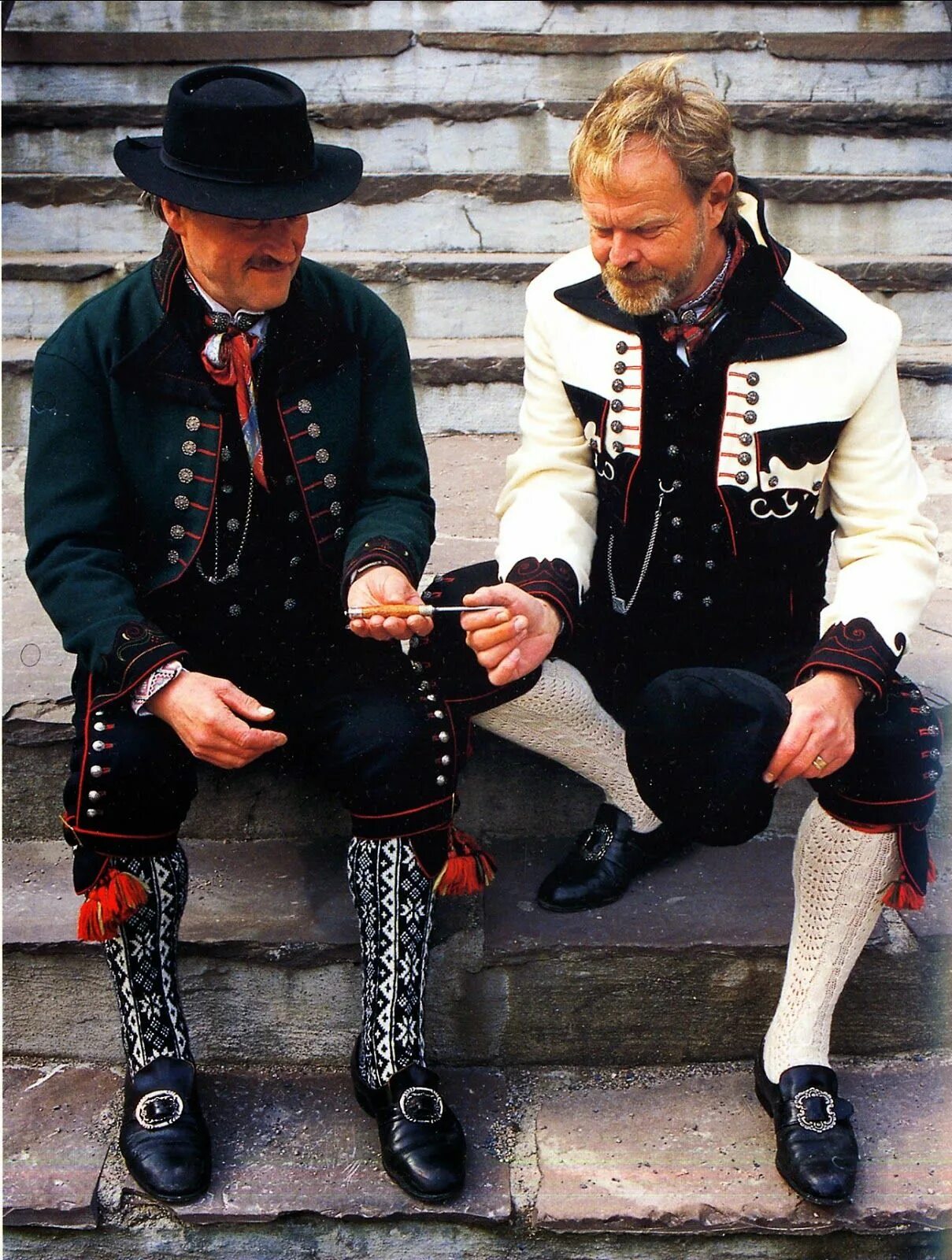 Норвежский бюнад. Бюнад Осло. Норвежский национальный костюм мужской. Мужская Национальная одежда норвежцев. Традиционные комплекты мужской