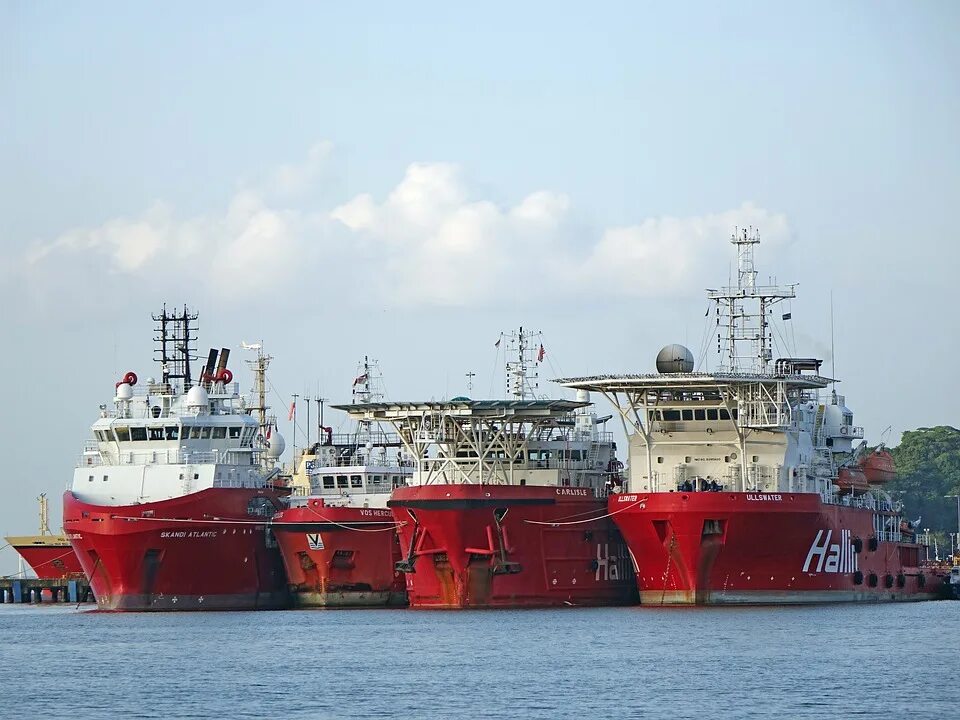 Sea vessels. Offshore support vessel судно. Sea vessels. Sea vessels. Корабль сухогруз.