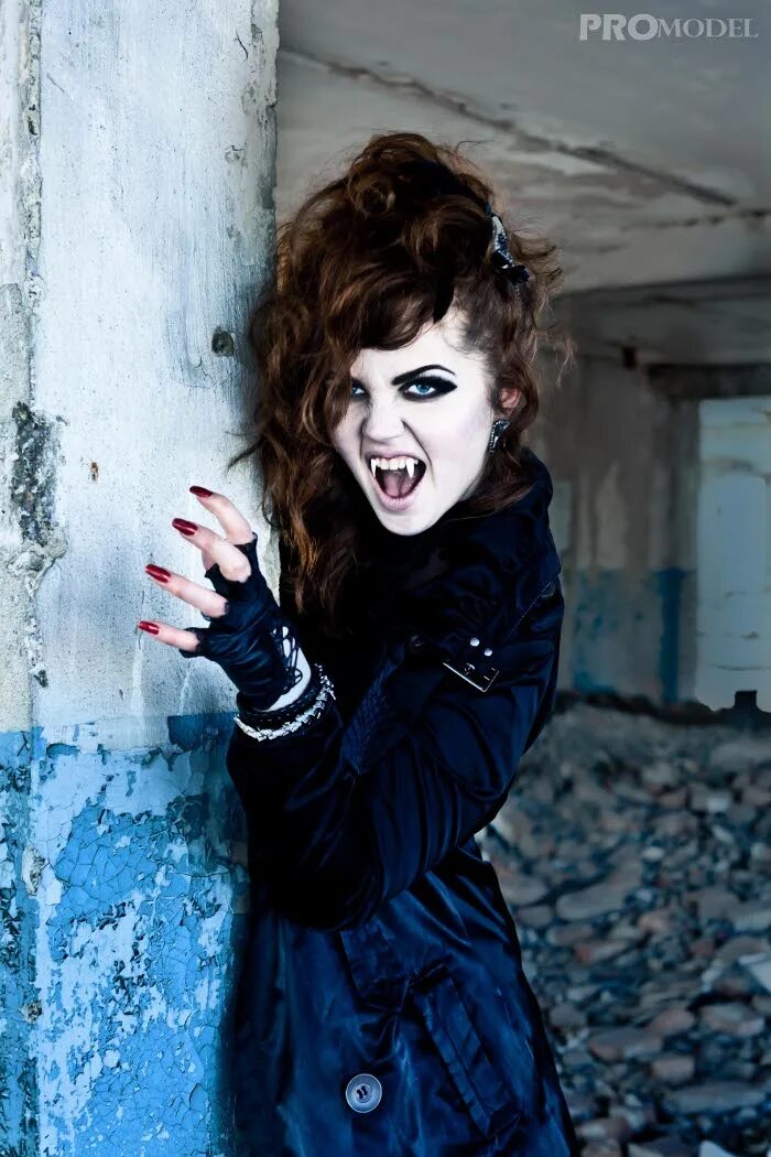 Вамп книга дмитрий парсиев. Vampire rose j rock. Зипка vamp. Фотосессия в стиле вампиров. Джулия вамп.