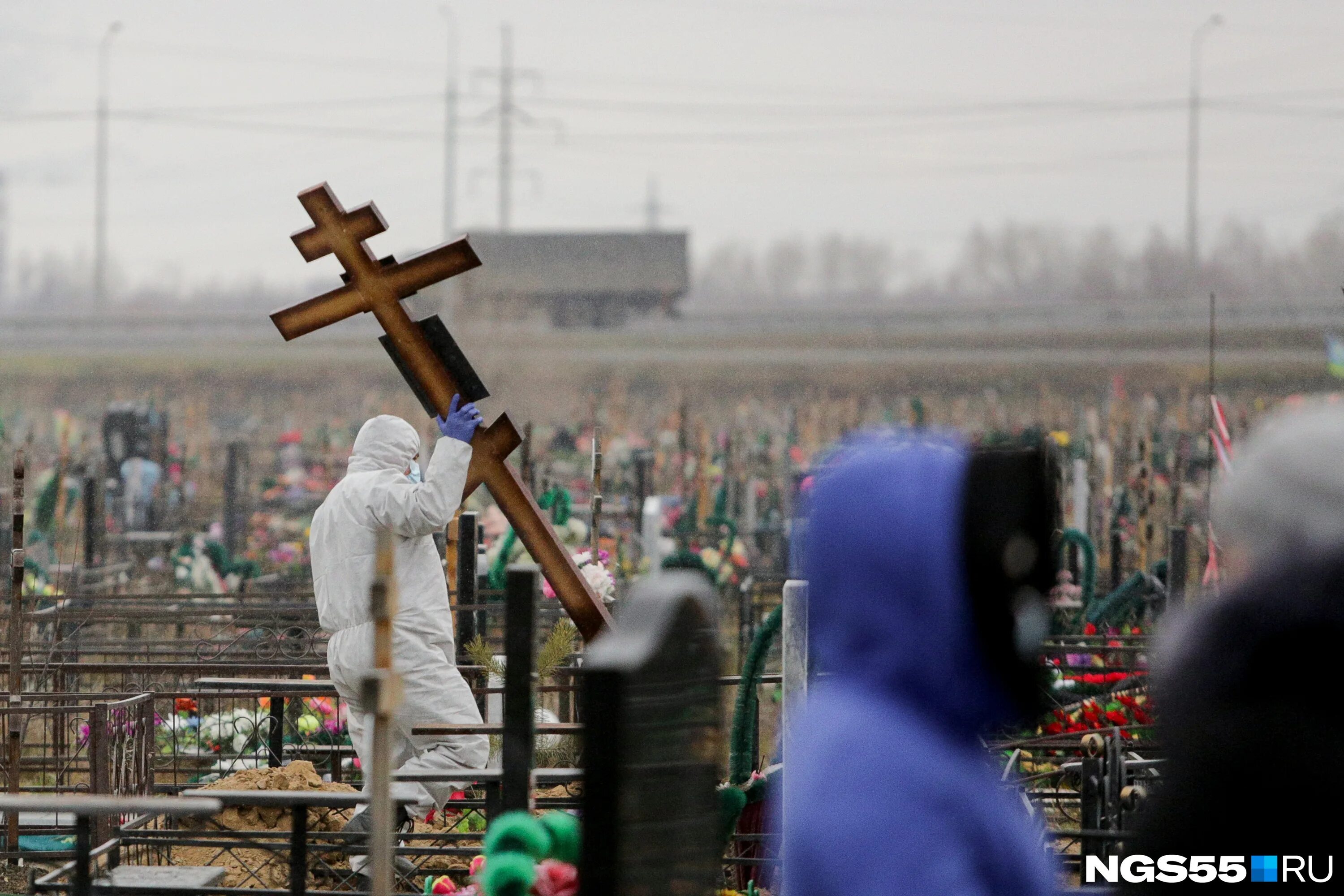 кладбище посёлка гумрак. где хоронят умерших в колонии. кладбище юр-шор воркута юршор. кладбище невостребованных тел. кладбище невостребованных.