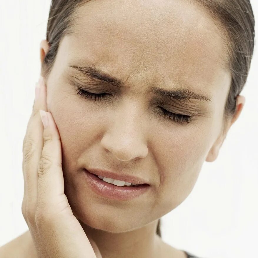 Дисфункция внчс симптомы. Зубная боль стеснение. Девушка с зубной болью. Болят зубы при остеохондрозе шейном. Остеохондроз болят зубы.