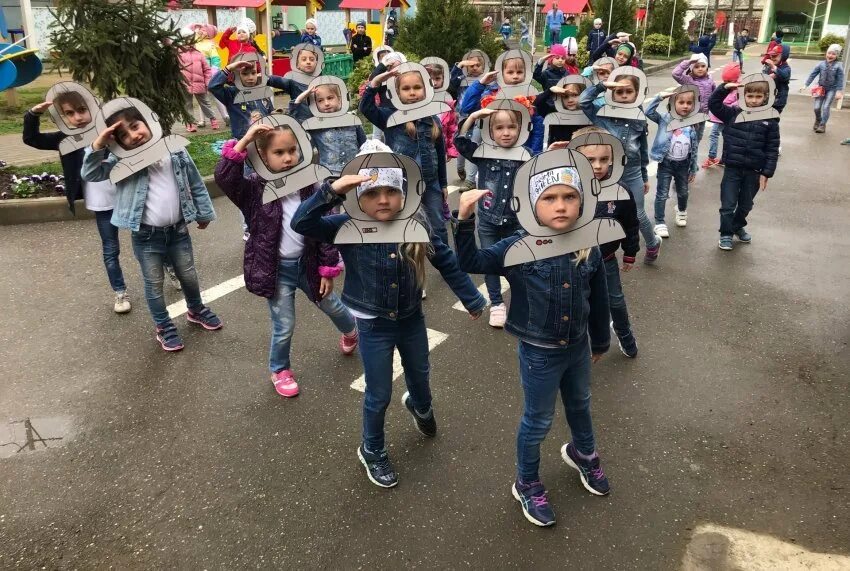 Флешмоб для детей ко Дню космонавтики в детском саду. Флэшмобы для детей в детском саду. Флешмобе ко Дню космонавтики в детском саду.