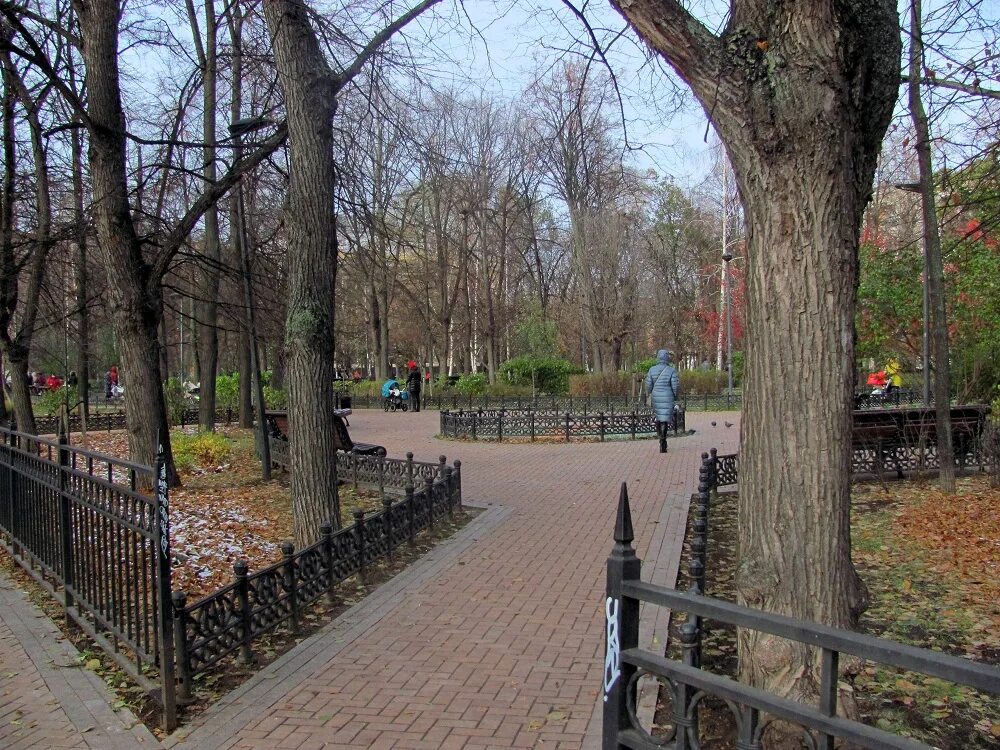 Отзыв о Сквер на Миусской площади (Россия, Москва) Каштаны, Дворец пионеров и Фа