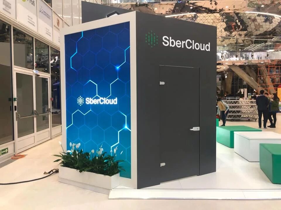 Сберклауд. ЦОД SBERCLOUD. SBERCLOUD офис. Выставочный стенд интерактив. Сбер cloud.