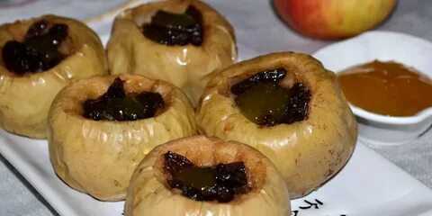Яблоки с черносливом в духовке