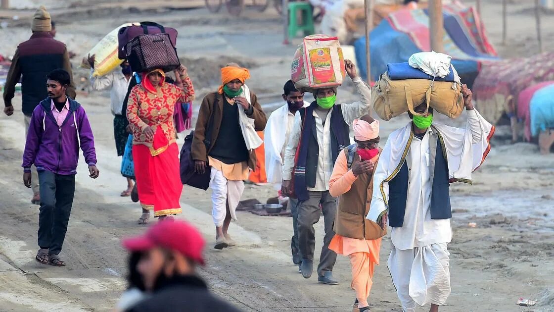 Верующие в индии. Верующие в индии. Вера в индии религия. Индуисты в индии. Дини хиндуия.