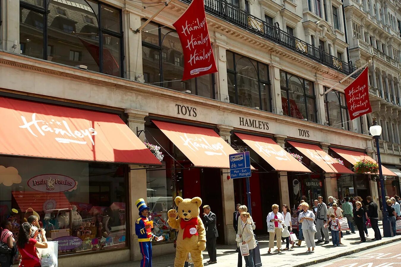 Hamleys london. ~Хэмлис~ на Риджент-стрит. Hamleys в Лондоне. Hamleys Toy Store in Regent Street,. Hamleys Oxford Street London.