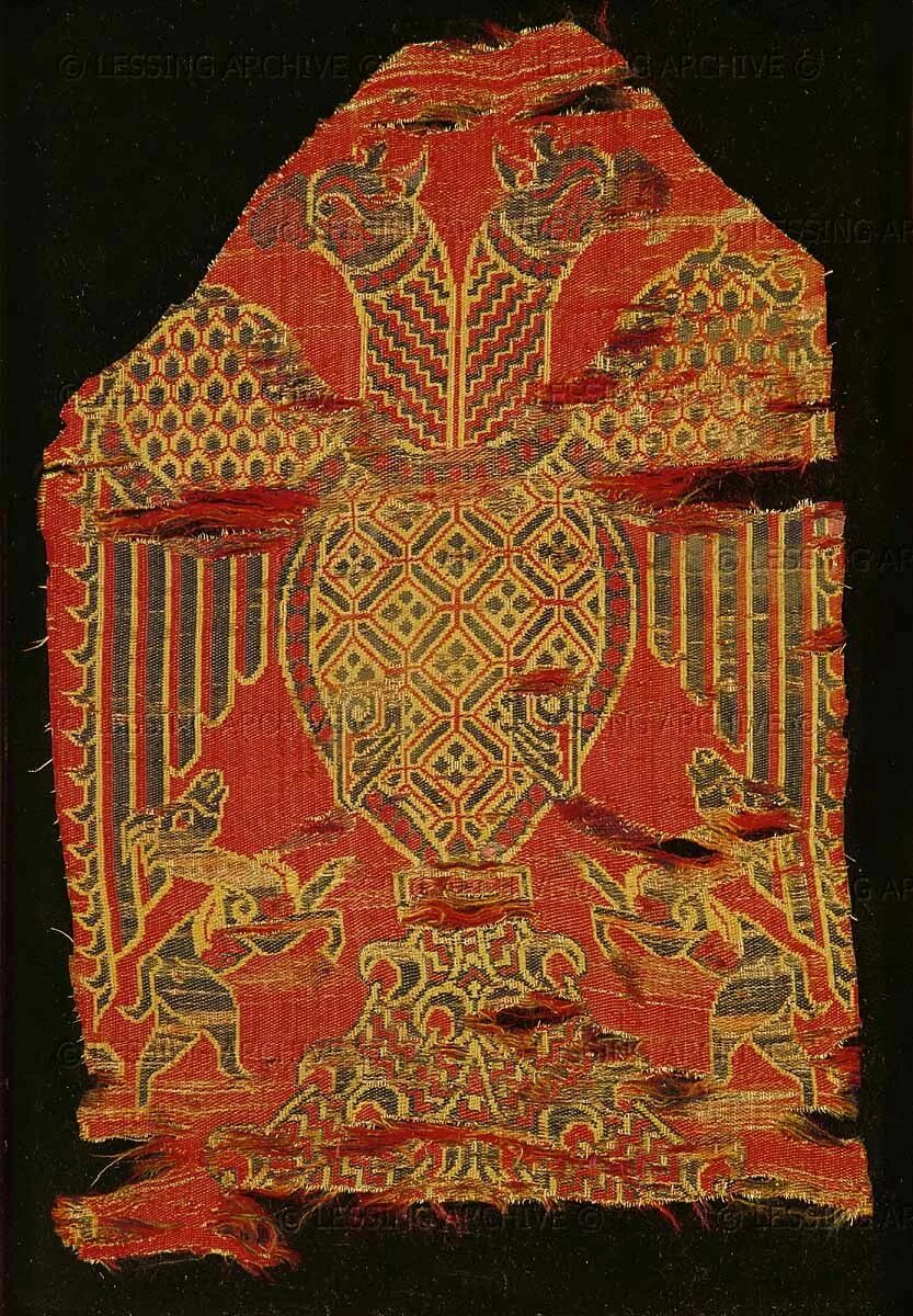 Xi вв. Ткани 12 век Византия. Византийский орнамент с двуглавым орлом. Ткани Византия 9 век. Византийские ткани с орлом.