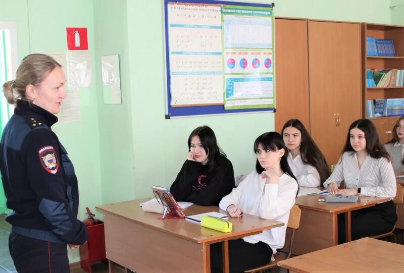 Школа 8 выборг. Беседа с полицией в школе в балезино. Школа 10 красный луч. Гая 10 оренбург. Школа номер 10 ухта.
