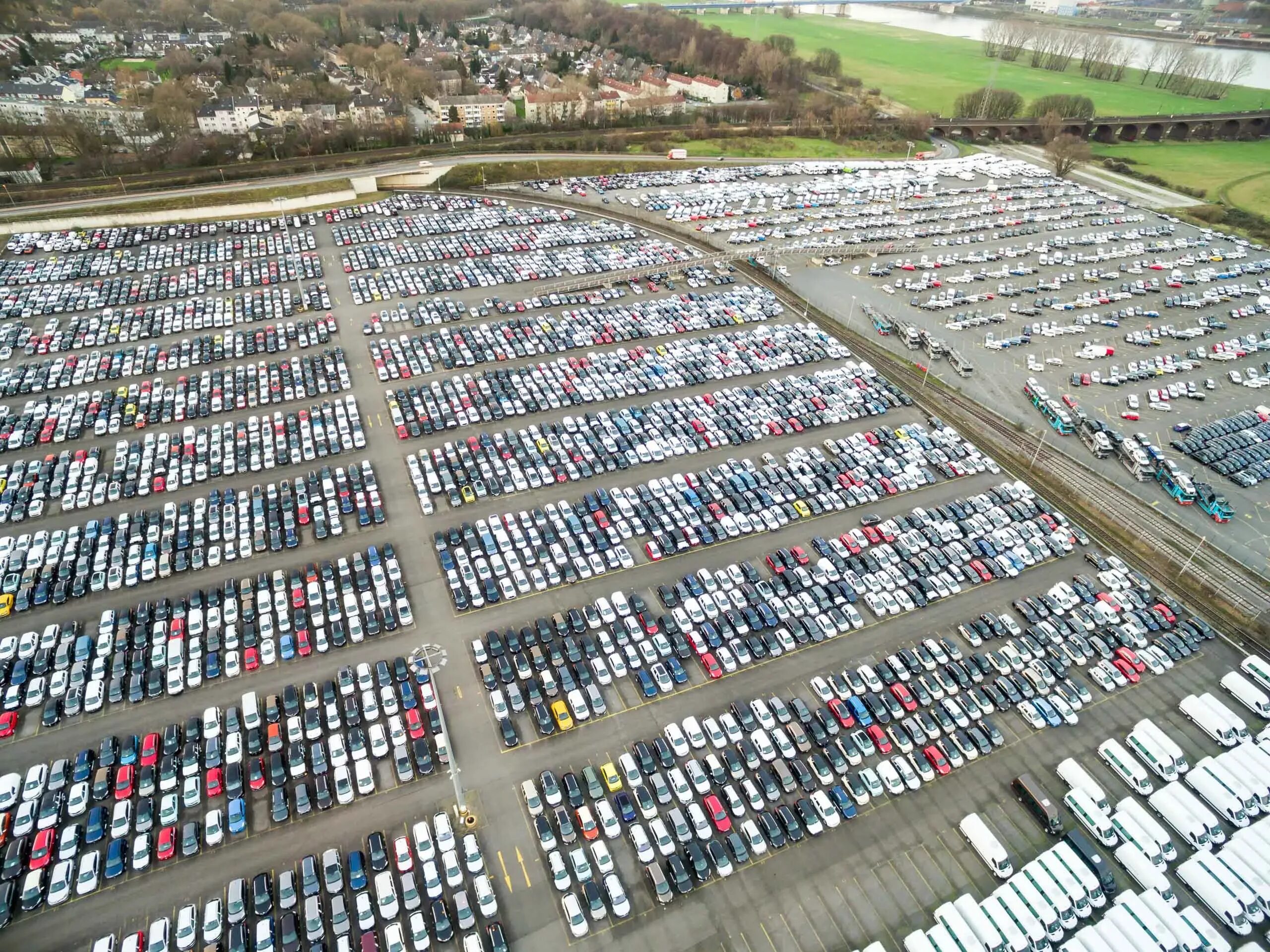 Equipment for the creation of parking lots, road fences. Big parking lots. Big parking lots. Big parking lots. Аэропорт сиэтл такома.