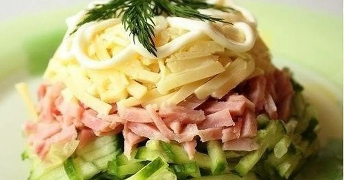 Салат с ветчиной и огурцом свежим. Салат с пекинской капустой и ветчиной. Салат с ветчиной (ветчина, огурец соленый, сыр, яйцо, майонез). Салат с ветчиной 1. Салат ветчина сыр огурец яйцо.