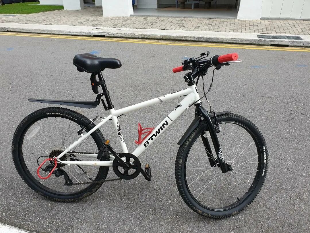 Велосипед декатлон rockrider. Rockrider 100 велосипед. Rockrider 100 велосипед. B'twin rockrider 5. Велосипед btwin 24.