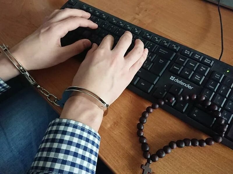 Нарушения в социальных сетях. Экстремисты в социальных сетях. мат в социальных сетях. экстремизм в интернете. мат в соцсетях.