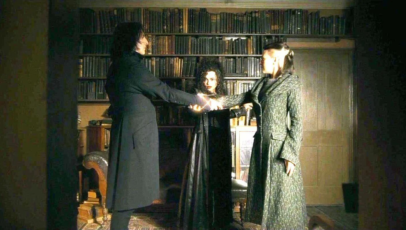 Нарцисса люциус драко беллатриса. Severus snape принц полукровка. Северус снейп принц полукровка кадры. Северус снегг и нарцисса малфой. Непреложный закон.