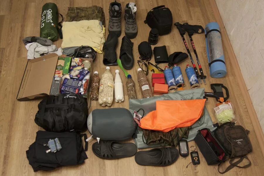 Самое необходимое в лес. Снаряжение горного охотника бушкрафт. Пеший туризм снаряжение. Снаряжение горного охотника бушкрафт. Снаряжение в поход летом.