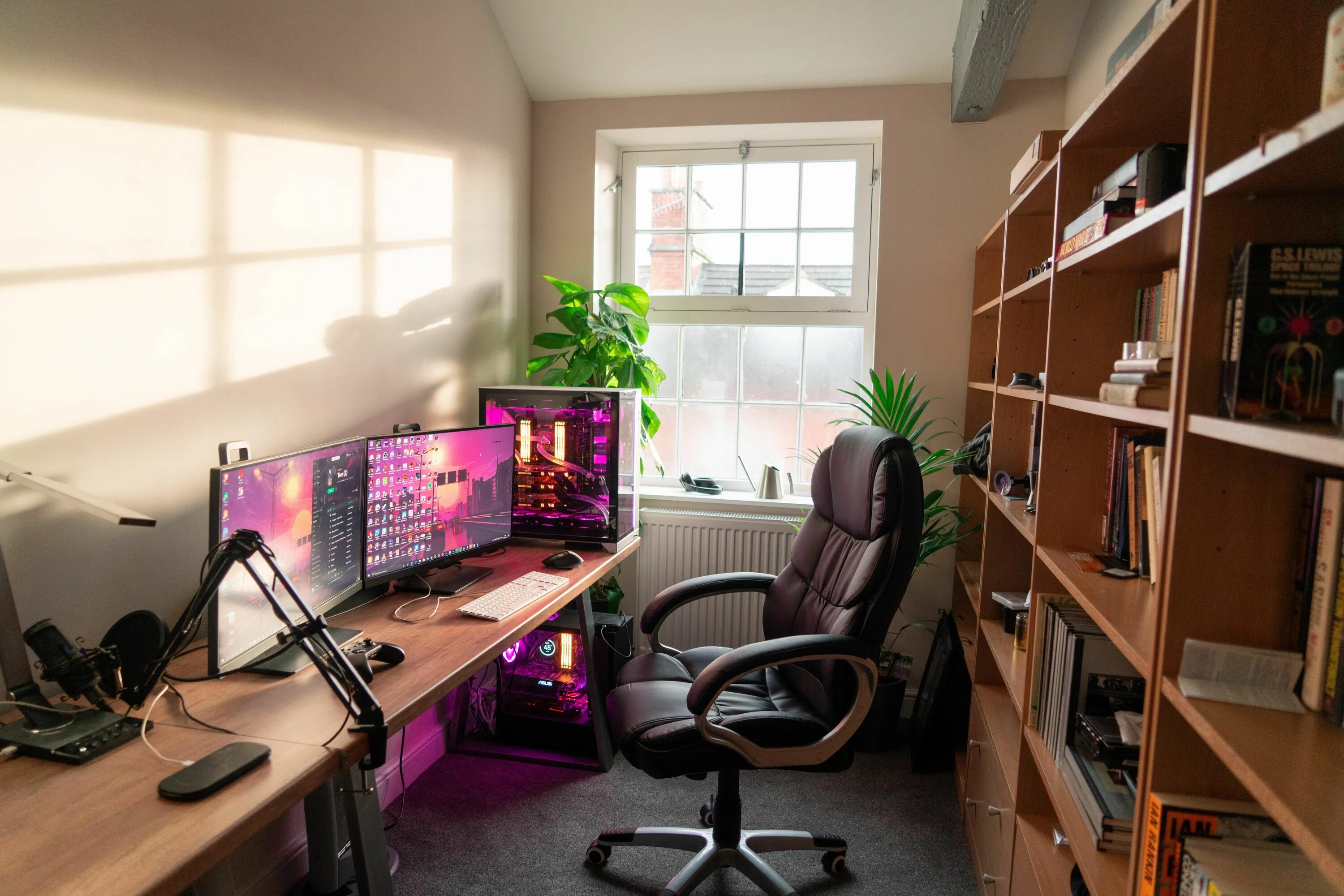 Study set. Геймерская комната. gaming setup 2025. геймерская комната фон для конференции. beautiful workspace.