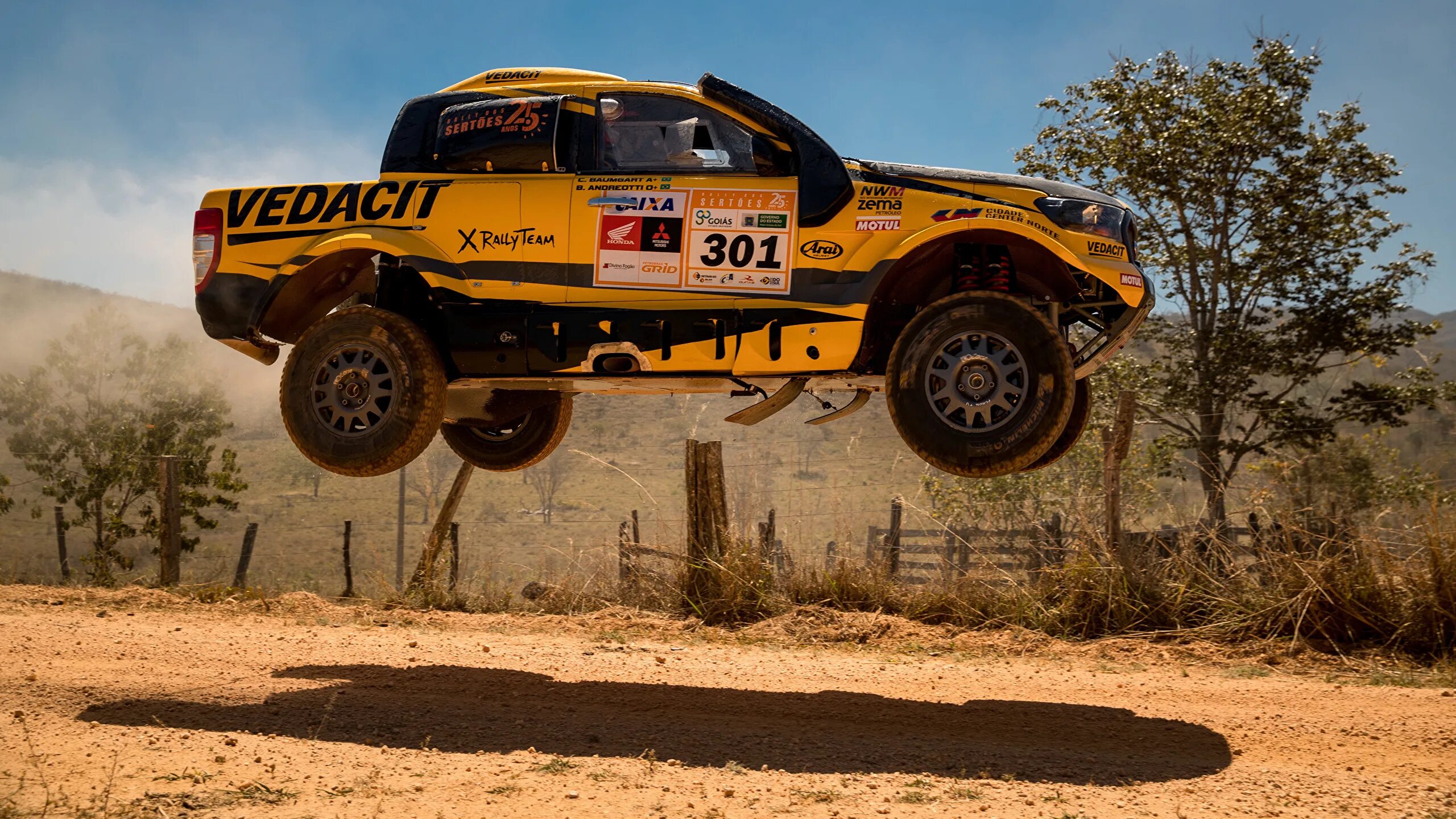 Форд рейнджер ралли. Dakar 2016 Ford Ranger. Форд пикап ралли. Прыгающая машина.