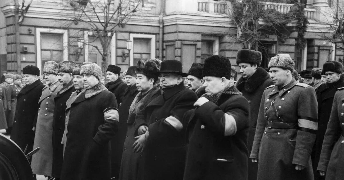 Сколько было на похоронах сталина. Похороны Сталина 1953. Смерть Сталина 1953 фото. Берия смерть Сталина.