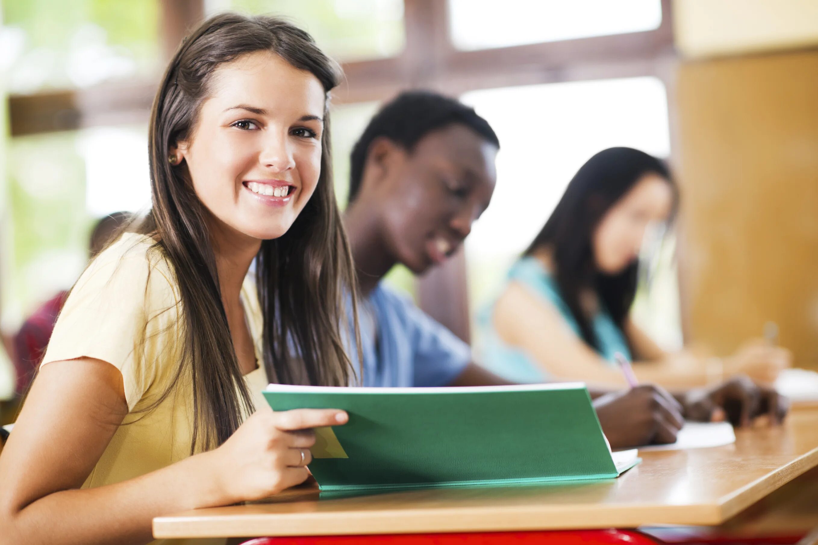 She a new student. Студенты за рубежом. Счастливые студенты. Студенты на занятиях. Прилежный студент.