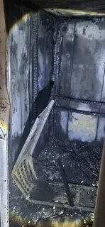 Мужчина аккумулятор в лифте