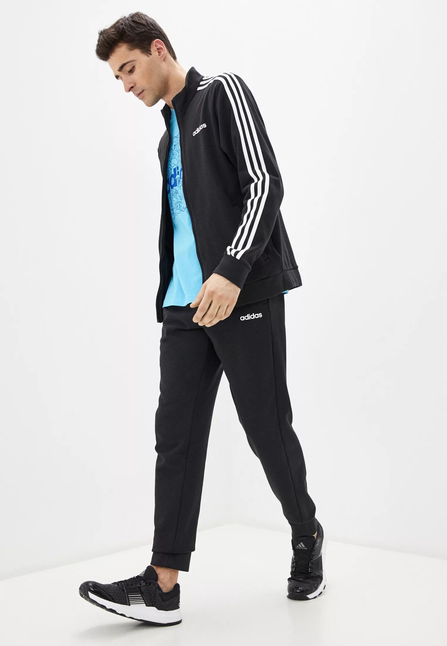 Адидас в полный рост. Мужской спортивный костюм adidas 2025. спортивный костюм адидас черный. костюм адидас 2025. adidas спортивка черный мужской.