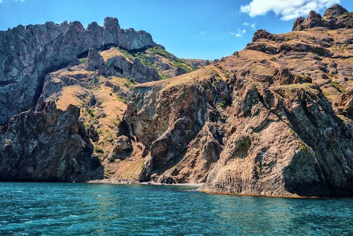 Коктебель вулкан карадаг. Карадагский заповедник коктебель. Карадаг скала коктебель. Карадаг крым. Коктебель крым гора карадаг.