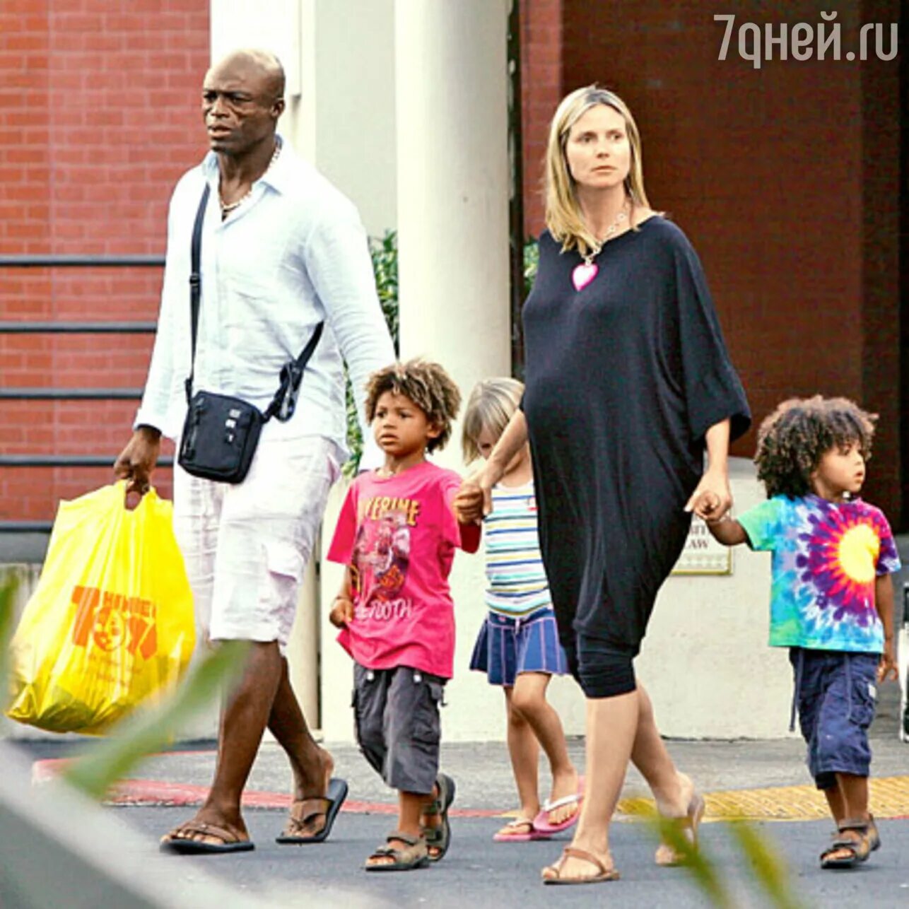 хайди клум и силк с детьми. Seal и хайди клум дети. хайди клум с детьми и силом. дети хайди клум и сила. хайди клум и сил дети.