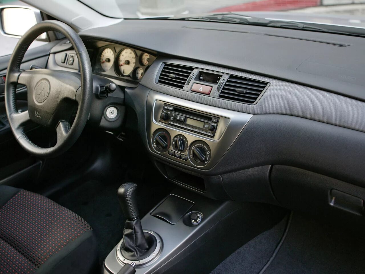 Торпеда лансер 9. Митсубиши Лансер 9 салон. Mitsubishi Lancer IX 2003 салон. Mitsubishi Lancer 9 Interior. Mitsubishi Lancer 2005 салон.