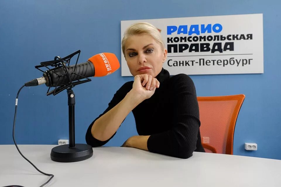 Радио комсомольская правда санкт петербург слушать. Радио комсомольская правда спб. Радио комсомольская правда. Радио комсомольская правда санкт петербург слушать. Наше радио студия спб.