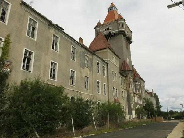 Хаймашкер венгрия фото военный Самая большая казарма Европы или замок в Хаймашкере (Hajmáskér) Вкус жизни Дзен