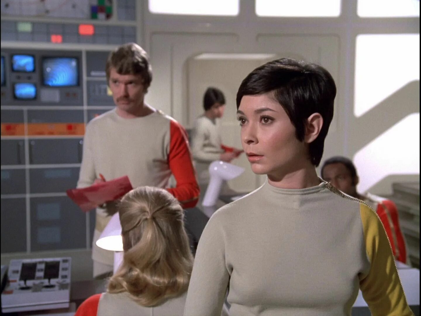 Телевизор 1999. Катерина шелл. Кэролин мардек. Space 1999. Линн фредерик.