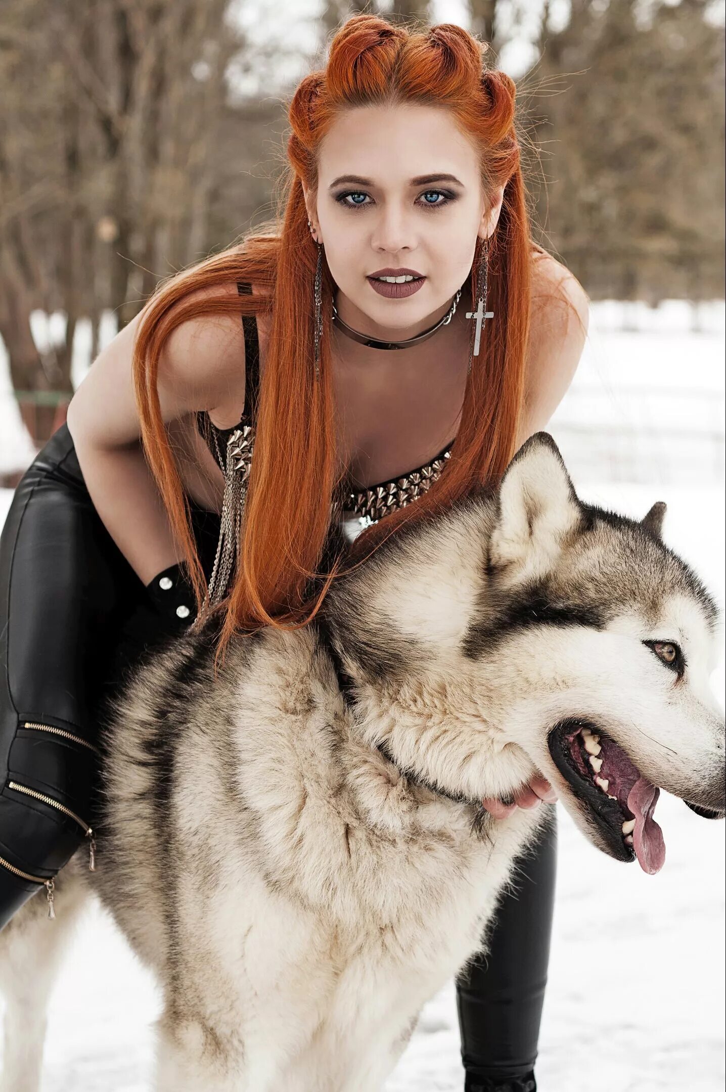 Mollyredwolf cosplay. Молли редвульф. Молли Рэд Вульф. Рыжая девушка с волком.