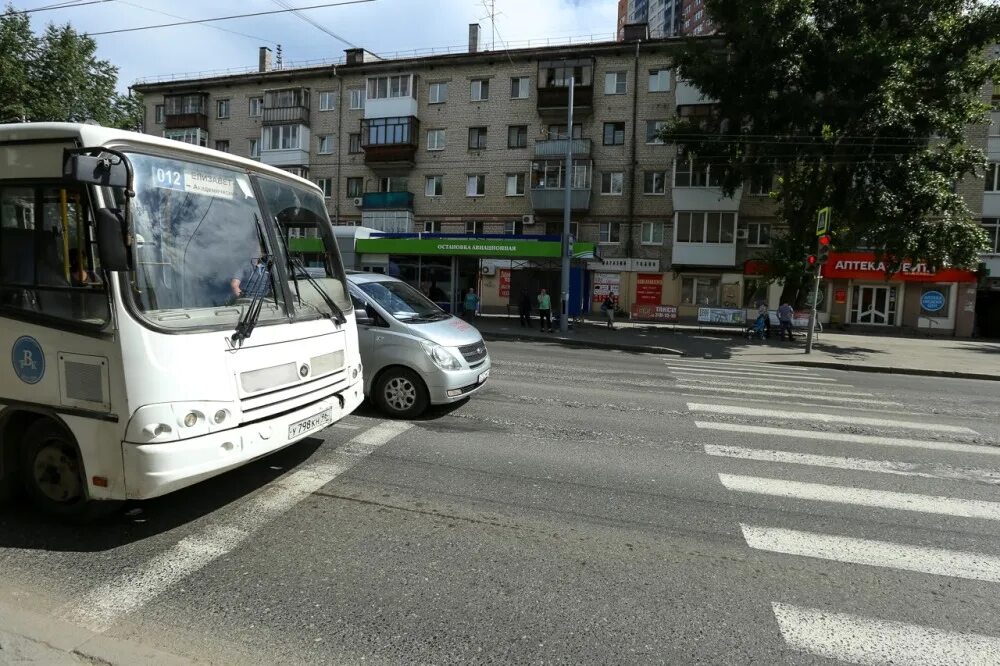 145 120 автобус екатеринбург. Автобус Екатеринбург. Маршрутки Екатеринбург. 015 Автобус Екатеринбург.
