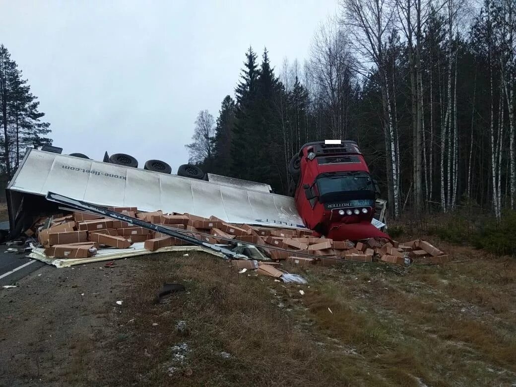 авария в тотемском районе вологодской области. авария в вологодской области вчера на трассе м8. дтп новая ладога 26 февраля. 07. новости вологды сегодня происшествия дтп на трассе.